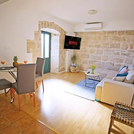 Apartman Actor