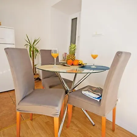 Apartman Actor