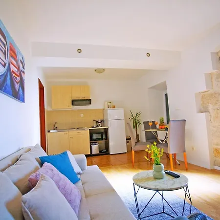 Apartman Actor